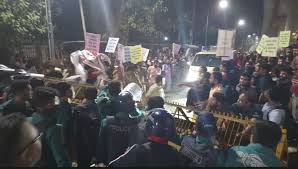 SajibKH/এখনো শাহবাগে মুখোমুখি আন্দোলনকারী-পুলিশ.jfif